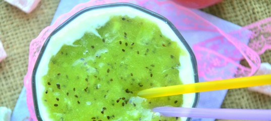 Смузи для спортсмена с творогом, бананом и киви
